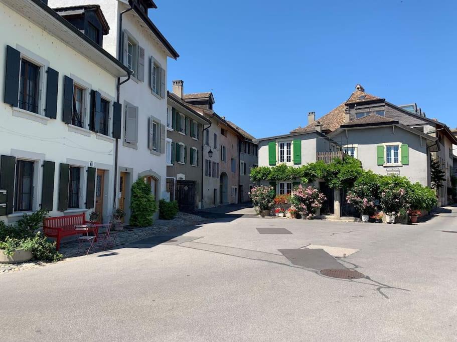 Apartment Dans Le Vieux Bourg De St Prex